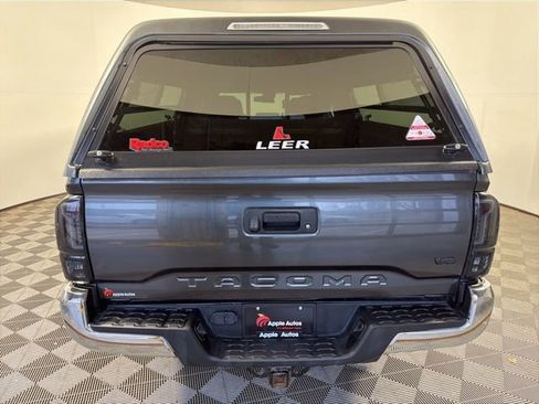 Used 2022 Toyota Tacoma TRD Off-Road AWD/4WD image 11