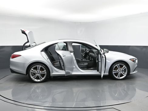 Used 2022 Mercedes-Benz CLA 250 4MATIC image 30