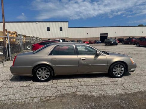 Used 2006 Cadillac DTS FWD image 3