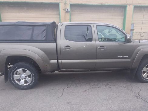 Used 2012 Toyota Tacoma 4x4 Double Cab w/ TRD Sport Pkg image 8