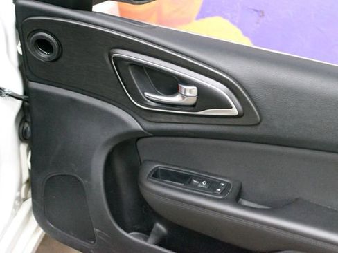 Used 2016 Chrysler 200 LX FWD image 11
