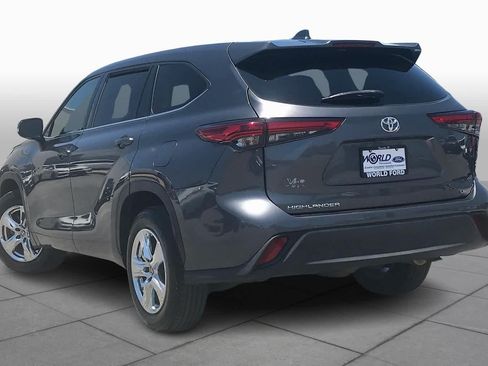 Used 2020 Toyota Highlander LE FWD image 12