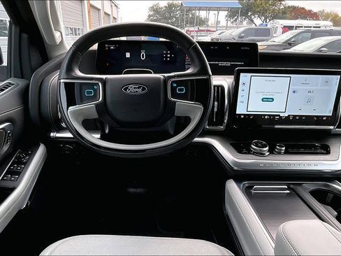 Used 2025 Ford Expedition Max Platinum image 5