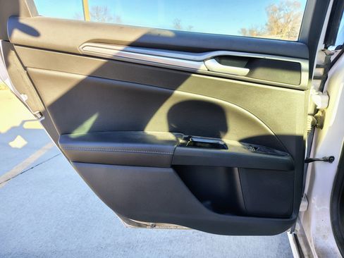 Used 2014 Ford Fusion Titanium image 17