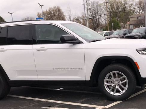 New 2026 Jeep Grand Cherokee Laredo AWD/4WD image 2