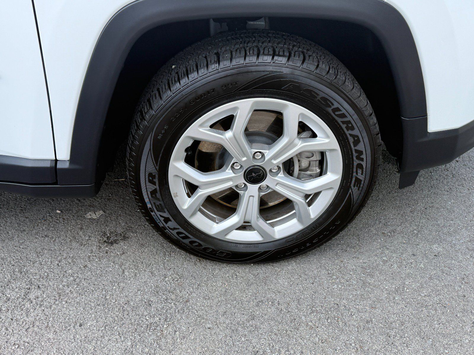 Used 2025 Jeep Compass Latitude AWD/4WD image 12