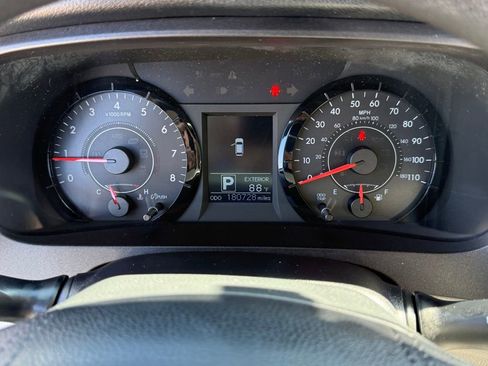 Used 2016 Toyota Sienna LE image 18