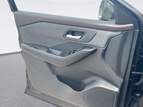 Used 2023 Nissan Rogue SV FWD image 29
