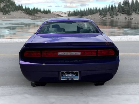 Used 2014 Dodge Challenger R/T RWD image 4