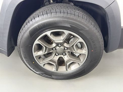 Used 2021 Jeep Cherokee Trailhawk AWD/4WD image 33