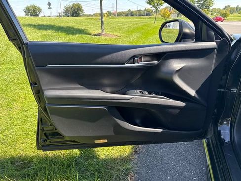 Used 2019 Toyota Camry SE w/ Convenience Package FWD image 20