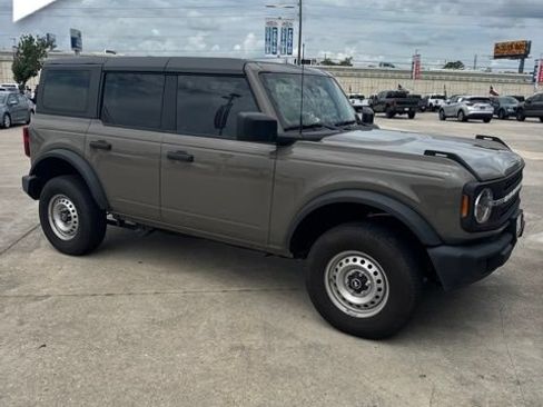 Used 2025 Ford Bronco 4-Door AWD/4WD image 2
