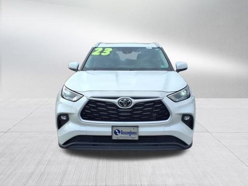 Used 2023 Toyota Highlander XLE image 9