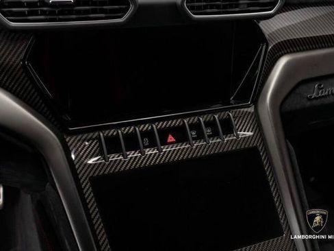 Used 2023 Lamborghini Urus Performante AWD/4WD image 37
