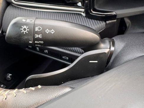 Used 2025 Toyota Camry SE image 29