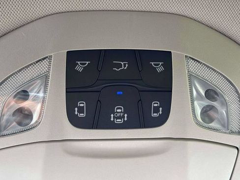 Used 2024 Chrysler Voyager LX FWD image 18