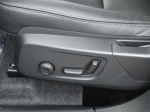 New 2025 Volvo XC40 B5 Core w/ Protection Package Premier image 12