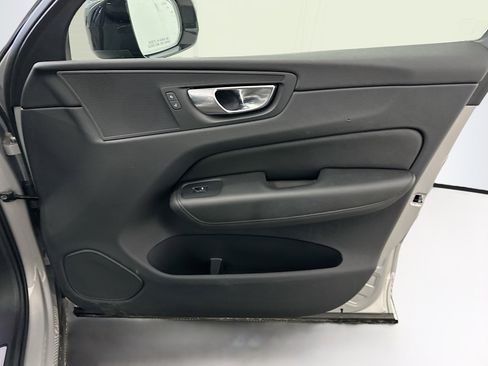 Used 2025 Volvo XC60 B5 Plus image 35