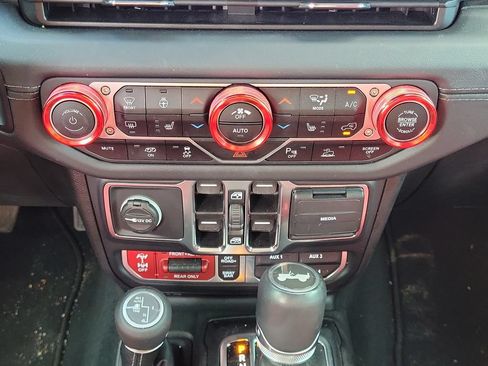 Used 2024 Jeep Wrangler Unlimited Rubicon 392 AWD/4WD image 21