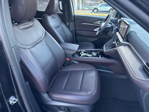 Used 2025 Ford Explorer Platinum image 17