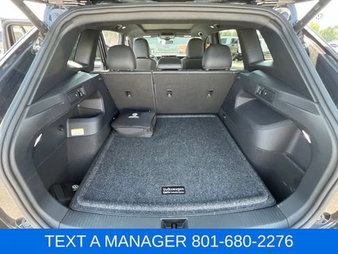 Used 2025 Volkswagen Tiguan SE R-Line AWD/4WD image 37