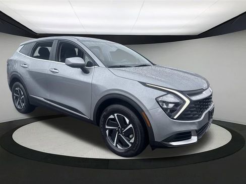 Used 2023 Kia Sportage LX image 3
