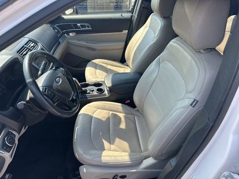 Used 2018 Ford Explorer Limited w/ Equipment Group 301A FWD image 14