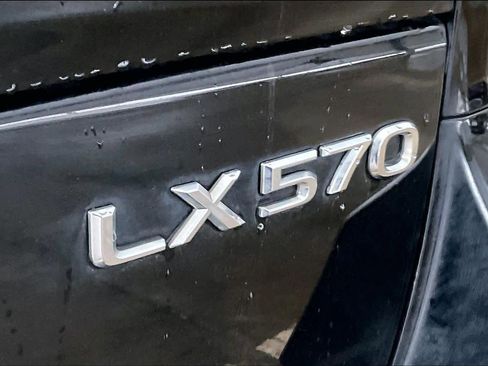 Used 2020 Lexus LX 570 4WD w/ 3rd Row & Luxury Pkg image 9