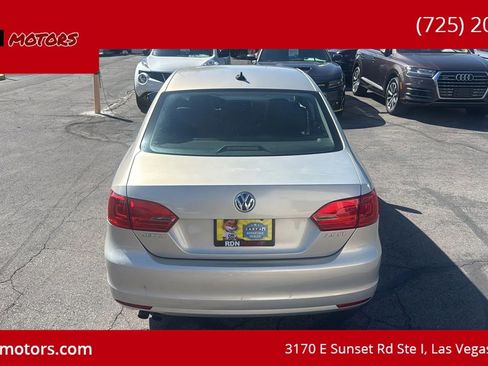 Used 2012 Volkswagen Jetta SE FWD image 7