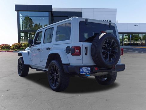 Used 2024 Jeep Wrangler Unlimited Sahara AWD/4WD image 5