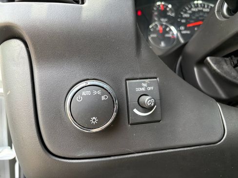 Used 2016 Chevrolet Express 2500 RWD image 15