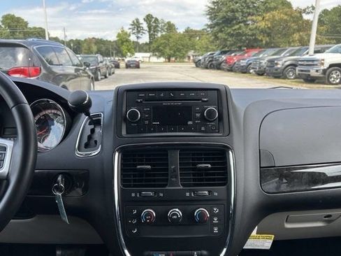 Used 2015 Dodge Grand Caravan American Value Package w/ UConnect Hands-Free Group image 13