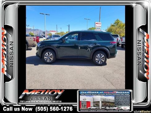 Used 2023 Nissan Pathfinder SL image 2