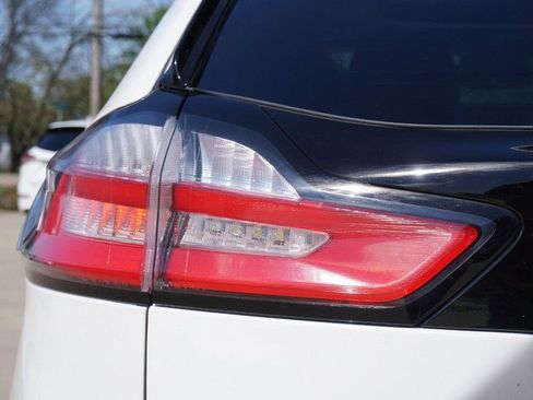 Used 2024 Ford Edge SEL w/ Convenience Package image 16