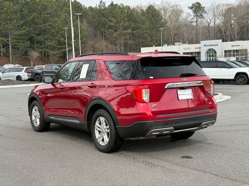 Used 2020 Ford Explorer XLT w/ Equipment Group 202A image 4