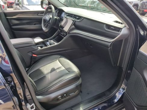 Used 2023 Jeep Grand Cherokee Limited AWD/4WD image 36