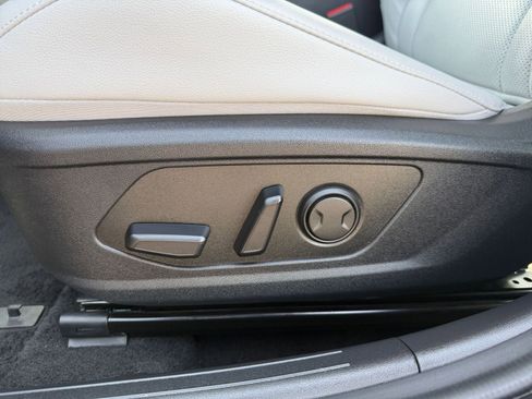 Used 2025 Hyundai Elantra Limited image 23