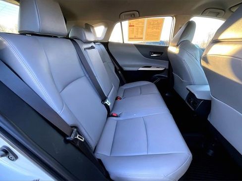 Used 2022 Toyota Venza XLE image 24