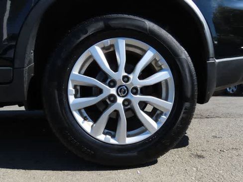 Used 2018 Nissan Rogue SV AWD/4WD image 9