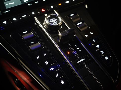 Used 2025 Aston Martin V8 Vantage Coupe image 28