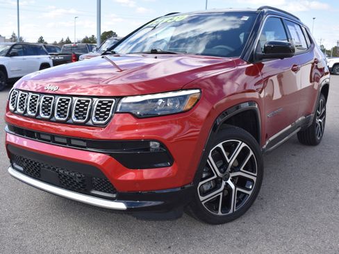 Used 2025 Jeep Compass Limited w/ Elite Group image 5