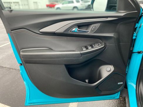 Used 2021 Chevrolet TrailBlazer RS w/ Sun and Liftgate Package image 19