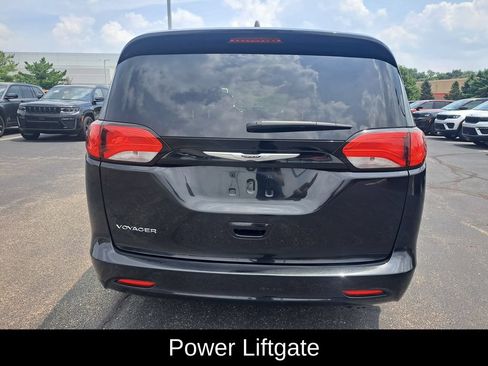 Certified 2023 Chrysler Voyager LX FWD image 5