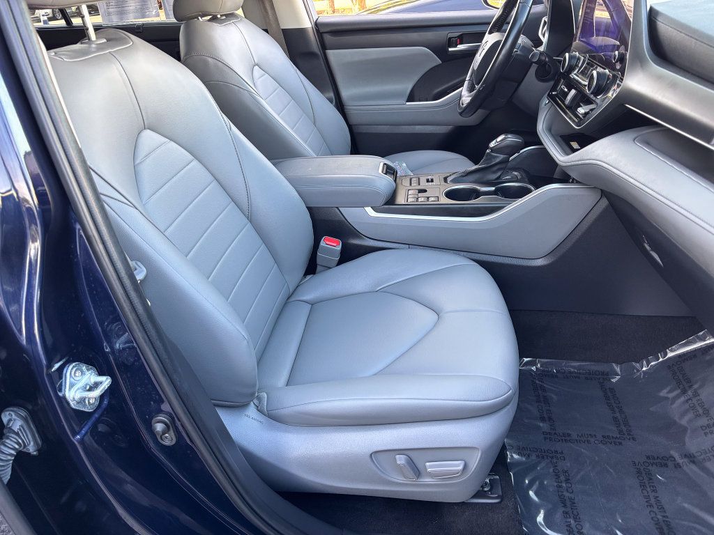 Used 2023 Toyota Highlander XLE AWD/4WD image 35