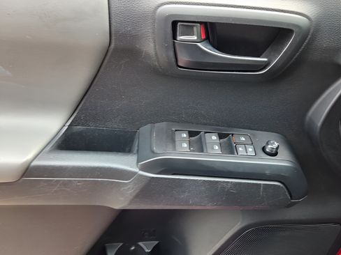 Used 2022 Toyota Tacoma SR w/ SR Convenience Package RWD image 30