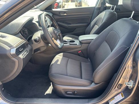 Used 2025 Nissan Altima 2.5 SV FWD image 27