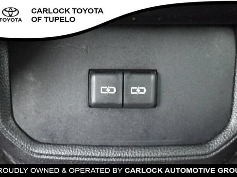 Used 2023 Toyota Highlander XLE FWD image 22