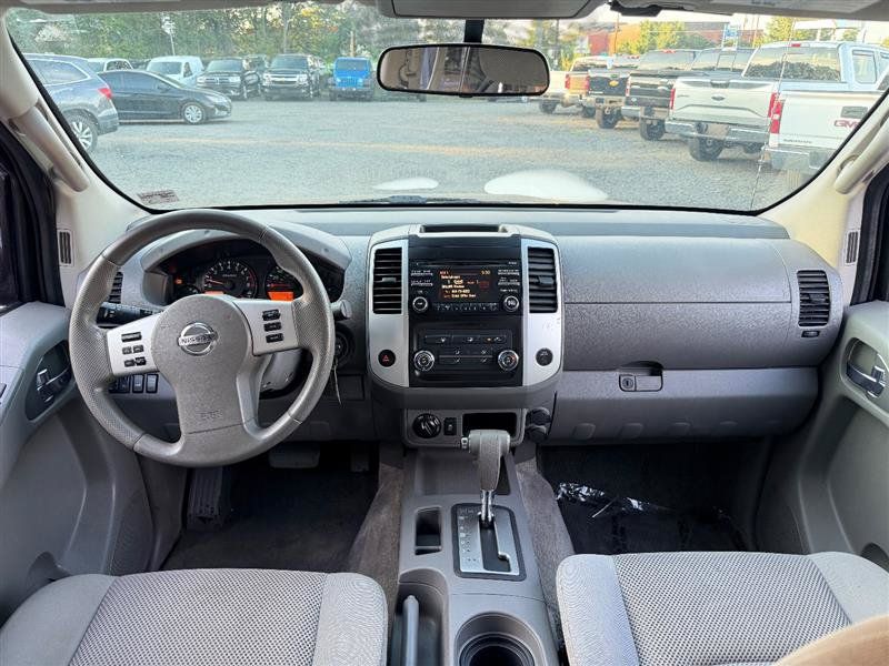 Used 2013 Nissan Frontier SV AWD/4WD image 23