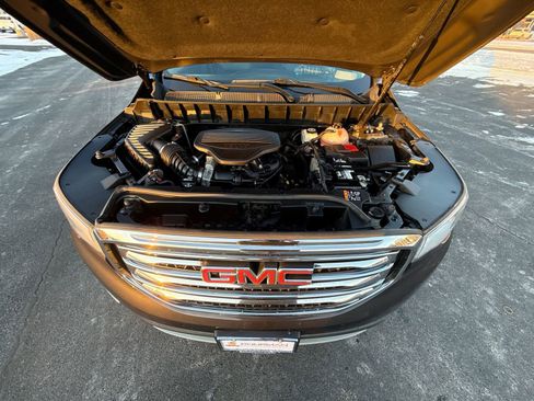 Used 2019 GMC Acadia SLT image 28
