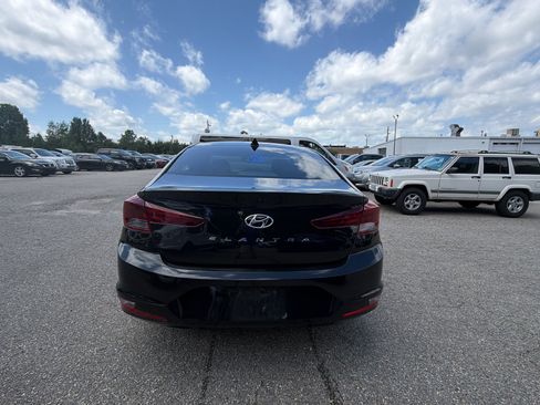 Used 2020 Hyundai Elantra SEL w/ Cargo Package (C1) FWD image 4